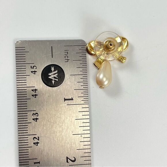 Vintage Trifari Bow Tie Faux Pearl Earrings Dangle Holiday Elegant Enamel - Picture 6 of 6